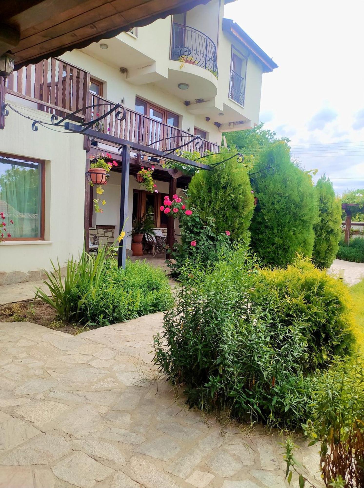 Guest House Villa Elma Nevsha ภายนอก รูปภาพ