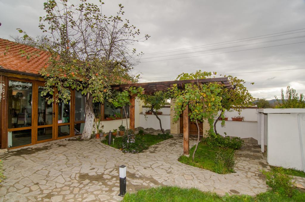 Guest House Villa Elma Nevsha ภายนอก รูปภาพ