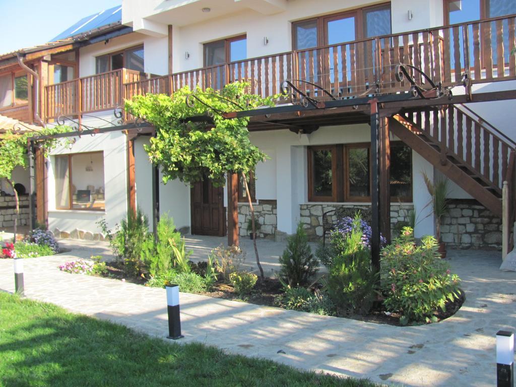 Guest House Villa Elma Nevsha ภายนอก รูปภาพ
